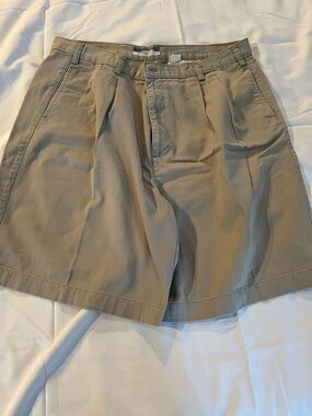 Old Navy Men's Flat-Front Khaki Shorts - Light Tan